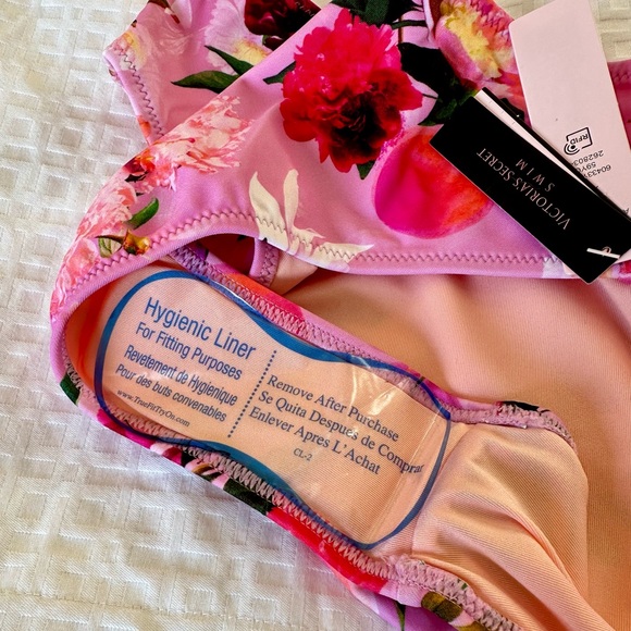 Victoria's Secret Mallorca Twist-front Bandeau Top & High-waist Cheeky Bottom - Picture 13 of 16